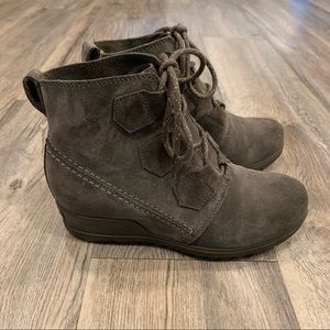 Sorel Evie Lace Bootie Wedge Grey Suede Women’s 8.5